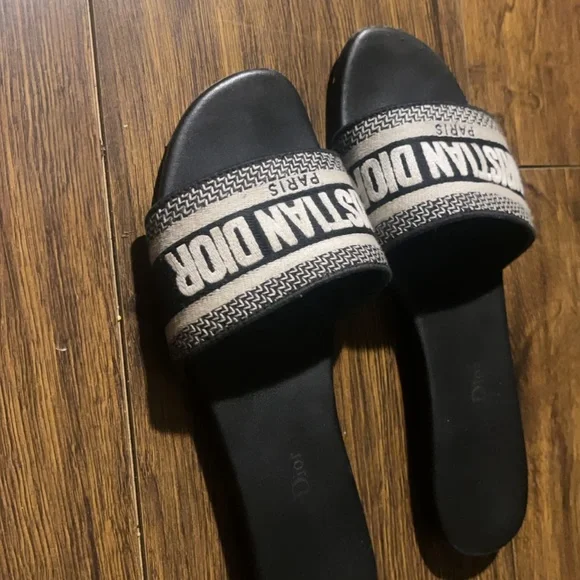 Christian Dior slides - Picture 2 of 4